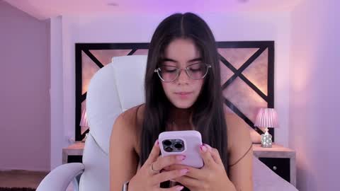 Snapshot of miasilverr chatting on December 2024 09:41:02 PM Mia online show from December 2024 09:41:02 PM