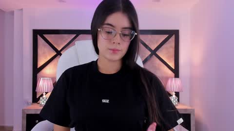 Snapshot of miasilverr chatting on December 2024 07:04:02 PM Mia online show from December 2024 07:04:02 PM