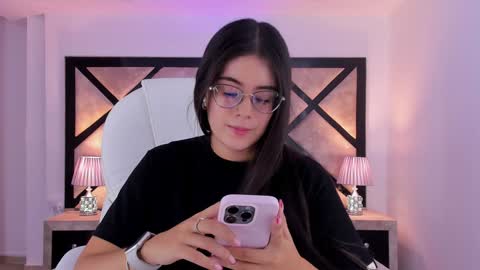 Snapshot of miasilverr chatting on December 2024 10:11:01 PM Mia online show from December 2024 10:11:01 PM