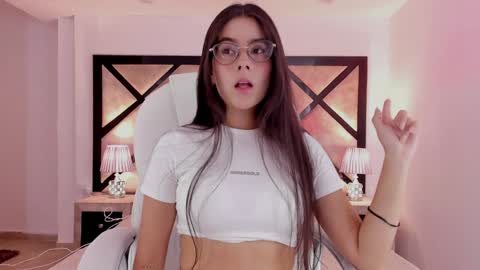 Snapshot of miasilverr chatting on January 2025 09:37:01 PM Mia online show from January 2025 09:37:01 PM