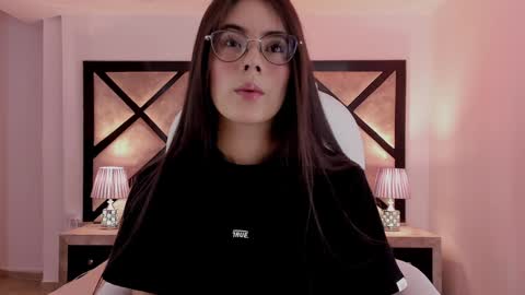 Snapshot of miasilverr chatting on January 2025 07:24:01 PM Mia online show from January 2025 07:24:01 PM