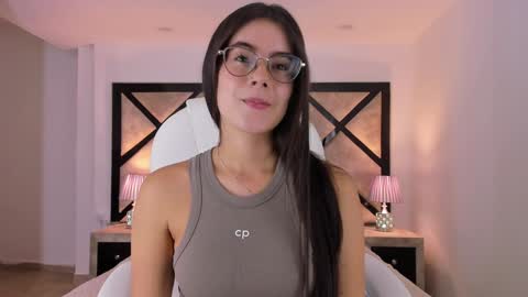 Snapshot of miasilverr chatting on February 2025 12:18:01 AM Mia online show from February 2025 12:18:01 AM