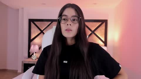 Snapshot of miasilverr chatting on March 2025 12:04:01 AM Mia online show from March 2025 12:04:01 AM