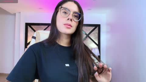 Snapshot of miasilverr chatting on September 2025 08:31:01 PM Mia online show from September 2025 08:31:01 PM