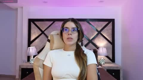 Mia online show from March 2026 08:26:02 PM