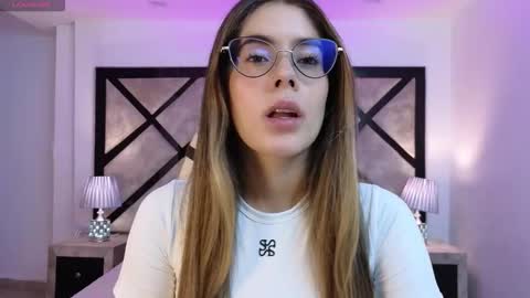 Snapshot of miasilverr chatting on March 2026 09:25:01 PM Mia online show from March 2026 09:25:01 PM