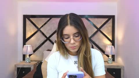 Snapshot of miasilverr chatting on June 2026 07:05:01 PM Mia online show from June 2026 07:05:01 PM