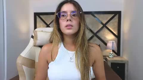 Snapshot of miasilverr chatting on June 2026 09:28:02 PM Mia online show from June 2026 09:28:02 PM