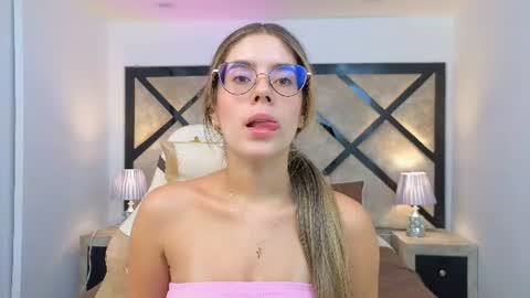 Snapshot of miasilverr chatting on July 2026 07:28:02 PM Mia online show from July 2026 07:28:02 PM