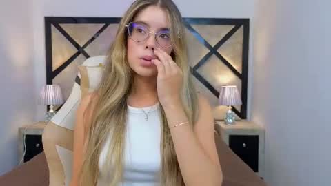 Snapshot of miasilverr chatting on July 2026 09:50:01 PM Mia online show from July 2026 09:50:01 PM