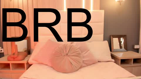 Mia online show from December 2024 07:04:02 PM