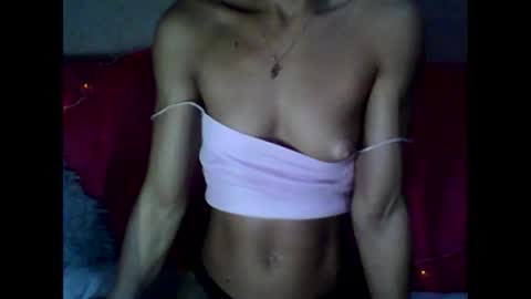Mia online show from October 2025 09:17:01 AM