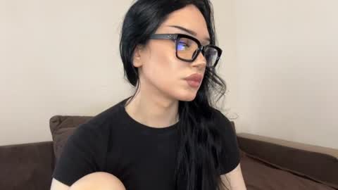 Mia online show from June 2026 10:03:01 AM