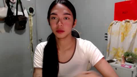 Mia online show from March 2026 05:52:02 PM