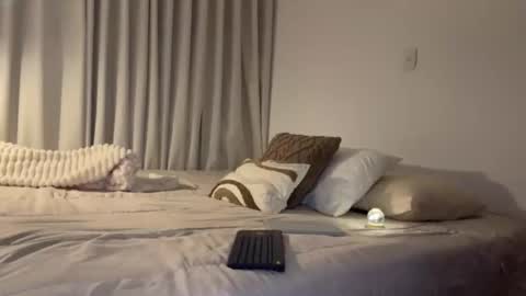 Mia online show from February 2026 01:48:01 AM