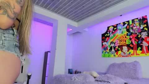 Mia Villalobos online show from November 2025 10:04:01 PM