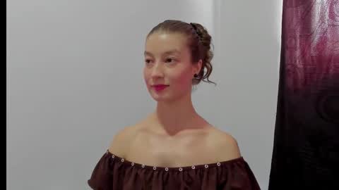 Snapshot of miavolkova_ chatting on November 2025 07:04:02 PM Chloe online show from November 2025 07:04:02 PM