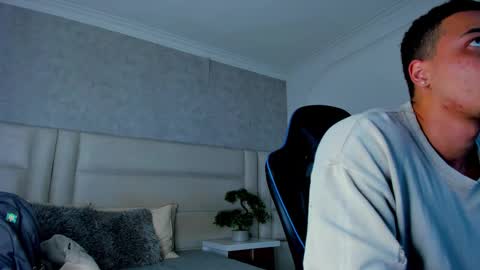 Michael online show from October 2025 04:23:02 AM