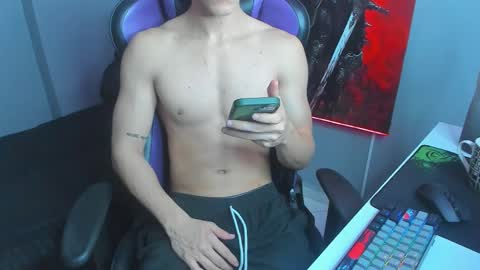 Snapshot of michael_twink18 chatting on October 2025 04:22:01 AM Michael online show from October 2025 04:22:01 AM