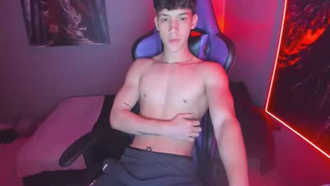 Snapshot of michael_twink18 chatting on October 2025 03:42:02 AM Michael online show from October 2025 03:42:02 AM
