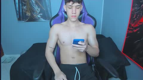 Snapshot of michael_twink18 chatting on October 2025 01:06:02 AM Michael online show from October 2025 01:06:02 AM