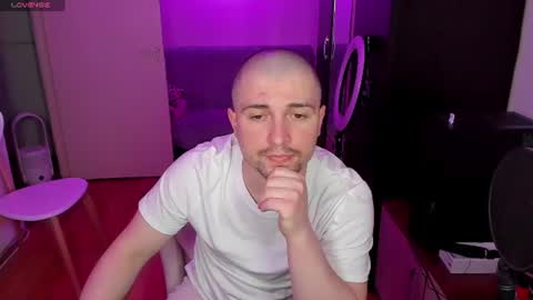 Snapshot of michael_wolfborn chatting on June 2026 03:22:01 PM Michael online show from June 2026 03:22:01 PM