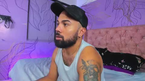 Snapshot of michaell_twink chatting on February 2025 01:22:01 AM Michaell online show from February 2025 01:22:01 AM