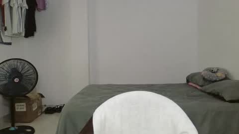 Snapshot of micheldelatorre69 chatting on October 2025 08:20:02 PM MichelandDavid online show from October 2025 08:20:02 PM