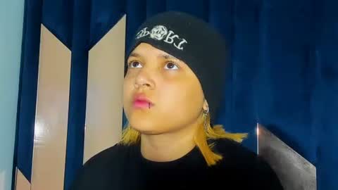 michell_rs online show from November 2025 03:16:02 AM