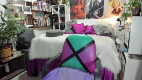 michelle apihel online show from February 2025 11:21:02 PM