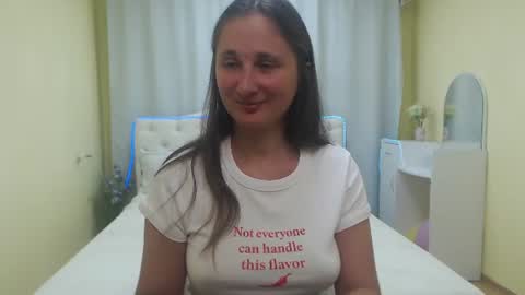 Snapshot of michellee11 chatting on July 2026 12:31:01 PM Michel online show from July 2026 12:31:01 PM