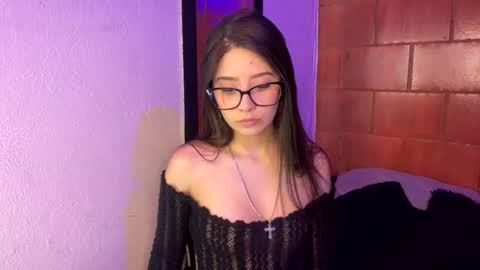 Snapshot of michellepetitte chatting on August 2026 03:31:02 AM michellepetitte online show from August 2026 03:31:02 AM