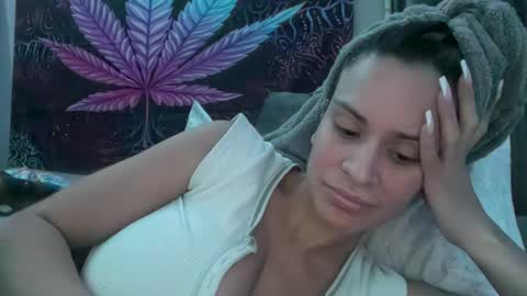 Snapshot of micielo87 chatting on March 2025 06:26:02 AM Skye online show from March 2025 06:26:02 AM