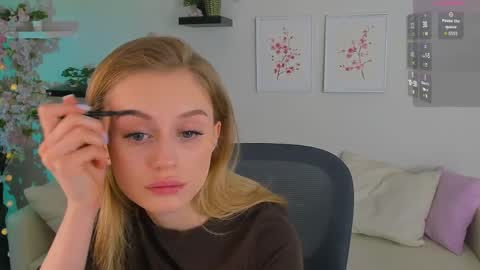 Snapshot of mickey_milk chatting on April 2026 07:00:01 PM Micky online show from April 2026 07:00:01 PM