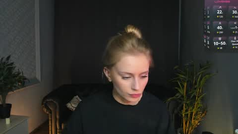 Snapshot of mickey_milk chatting on April 2026 08:09:01 PM Micky online show from April 2026 08:09:01 PM