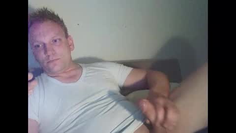 mickkxl online show from February 2026 12:09:02 PM