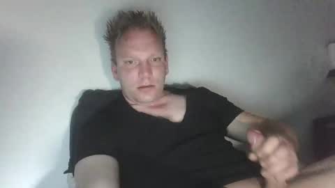 mickkxl online show from April 2026 09:56:01 AM