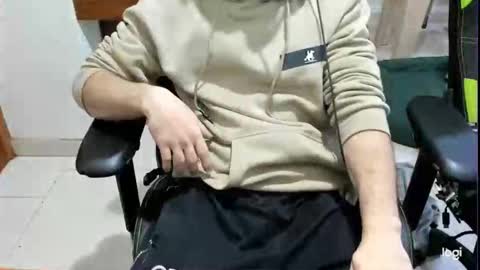 microfama00 online show from April 2026 10:41:02 PM