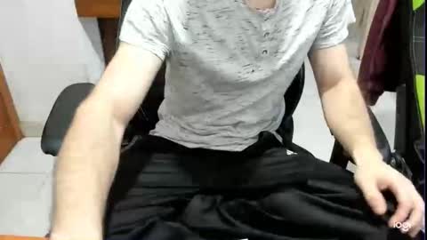 microfama00 online show from April 2026 04:59:01 PM