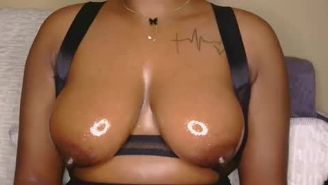 Snapshot of midnight_goddess chatting on November 2025 10:41:01 PM Kelly online show from November 2025 10:41:01 PM