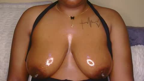 Snapshot of midnight_goddess chatting on November 2025 12:27:02 AM Kelly online show from November 2025 12:27:02 AM