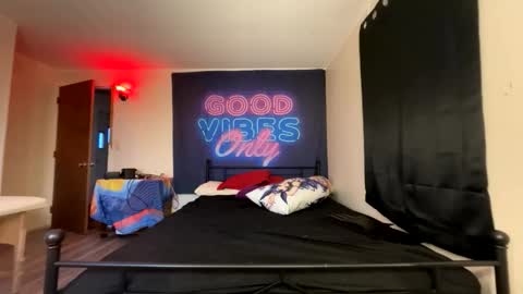 Snapshot of midnightmochi2 chatting on April 2026 12:06:01 AM midnightmochi2 online show from April 2026 12:06:01 AM