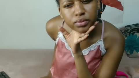 Snapshot of midnightsinx chatting on April 2026 12:33:01 AM midnightsinx online show from April 2026 12:33:01 AM