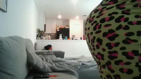 Snapshot of midwestcutii chatting on March 2026 03:40:01 PM Elinora online show from March 2026 03:40:01 PM