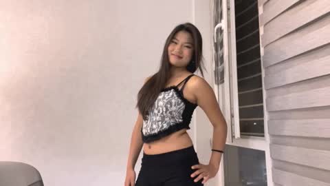 Mia online show from October 2025 05:37:01 PM