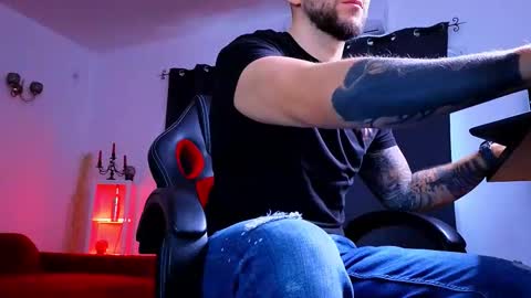 MightyAaron online show from October 2025 02:35:02 PM