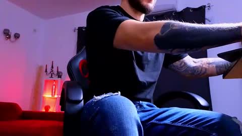 MightyAaron online show from October 2025 02:48:02 AM