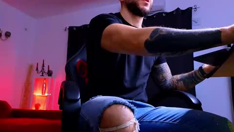 MightyAaron online show from November 2025 06:34:02 AM