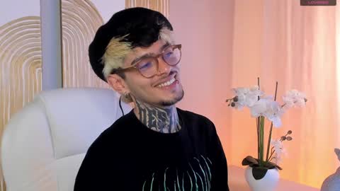 Snapshot of mihailleroy chatting on December 2024 05:50:01 PM MIHAIL LEROY finally independent model online show from December 2024 05:50:01 PM