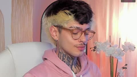 Snapshot of mihailleroy chatting on December 2024 09:11:01 PM MIHAIL LEROY finally independent model online show from December 2024 09:11:01 PM